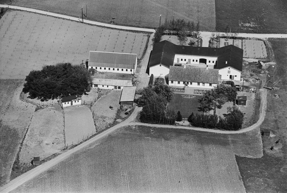 Bragegården som den så ud 1936-38. Det Kongelige Bibliotek, Sylvest Jensen Luftfoto.